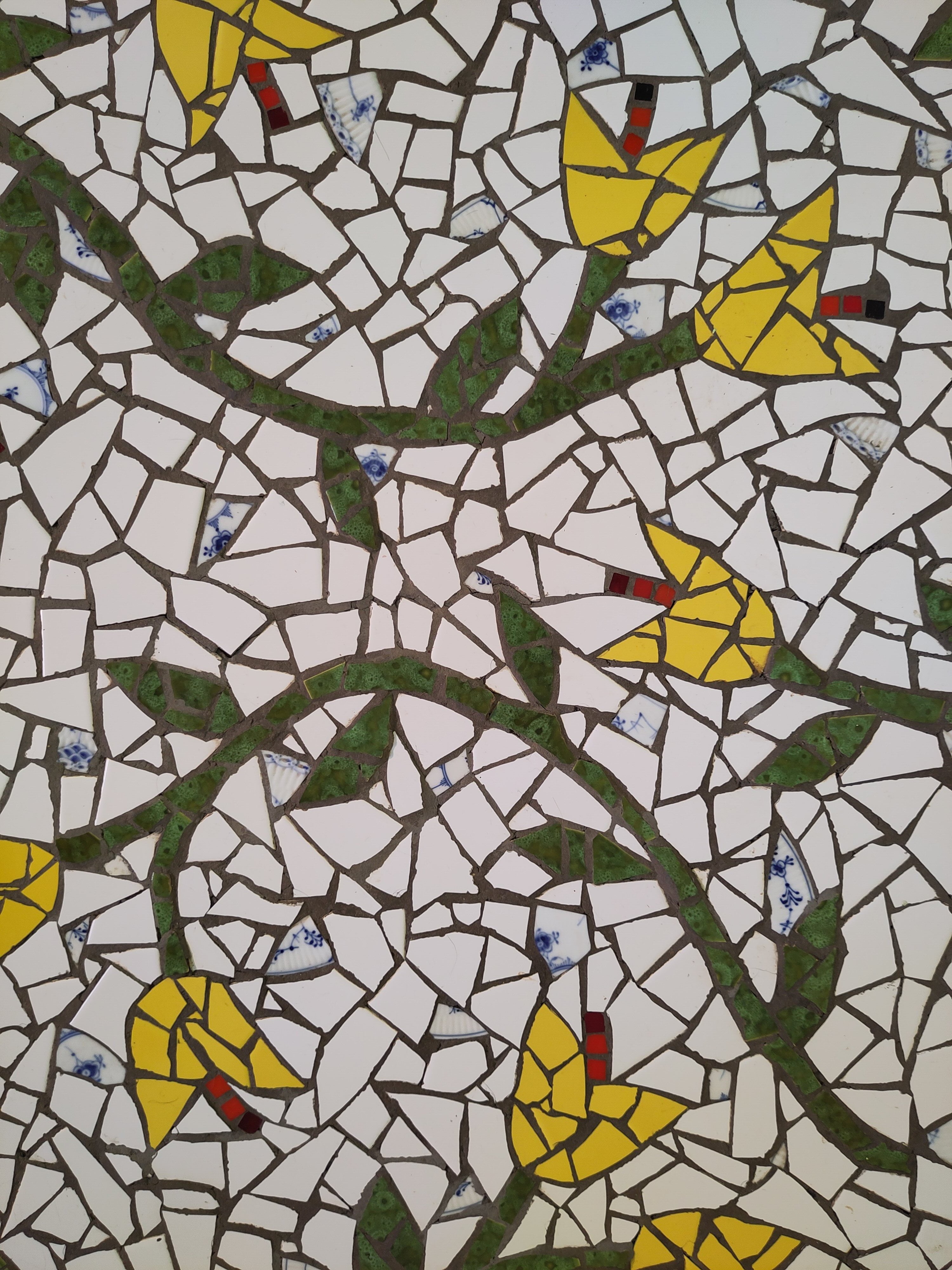 Lotte Rosenkilde. Mosaik med blomsterranker. Lotte Rosenkilde. Mosaik med blomsterranker.